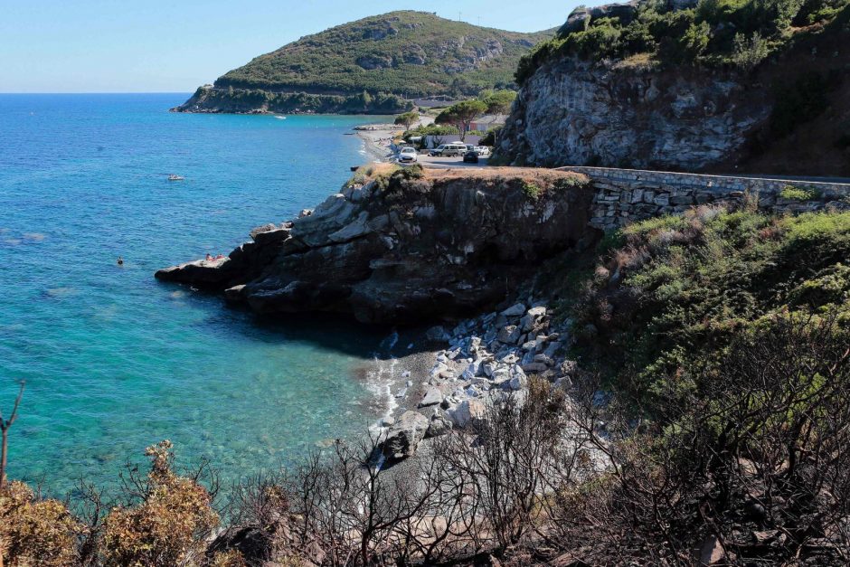 Po susirėmimų Prancūzijos Korsikos saloje uždrausta vilkėti burkinius