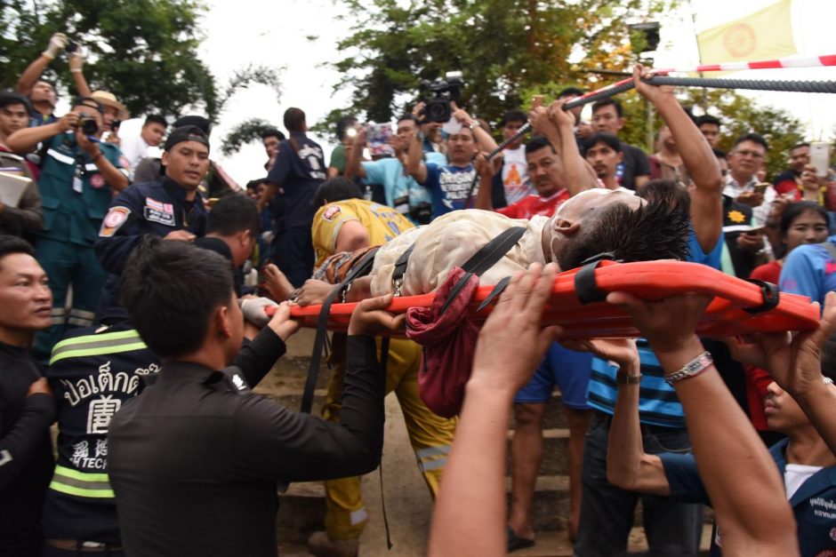 Tailande apvirtus keleiviniam laivui žuvo mažiausiai 13 žmonių