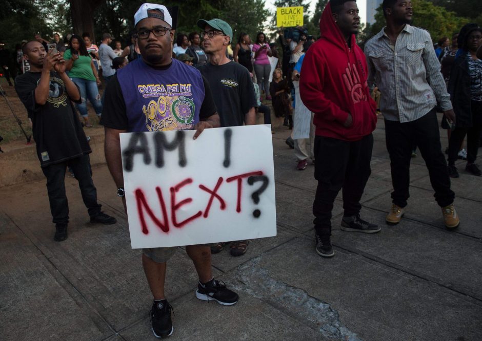 Šiaurės Karolinoje – nauji susirėmimai dėl policijos nušauto juodaodžio
