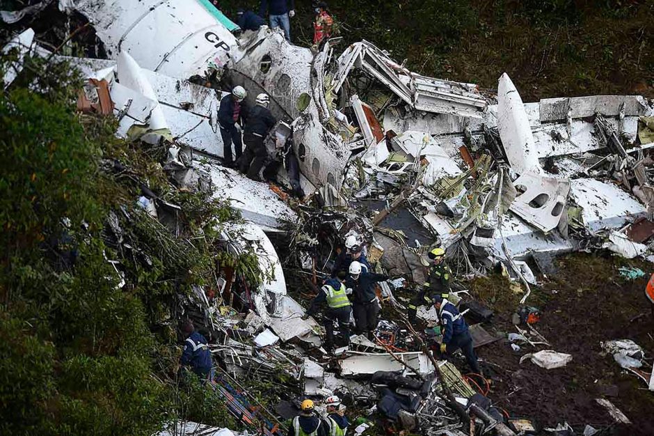Sudužus brazilų futbolininkus skraidinusiam lėktuvui žuvo 75 žmonės