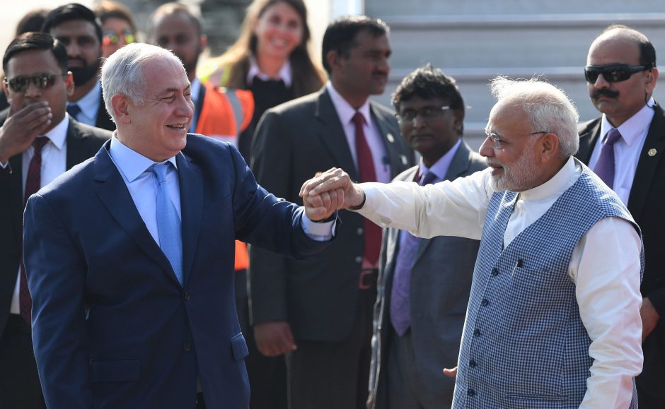 Indijoje vyksta pirmasis per 15 metų Izraelio premjero vizitas