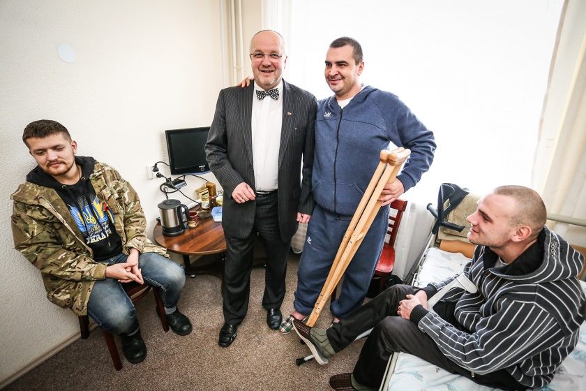 Ministras aplankė Druskininkuose gydomus Ukrainos karius