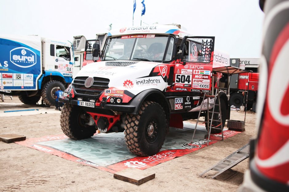 Dakaro komandų paslaptys: ką čia daro sunkvežimiai, kurie nelenktyniauja?