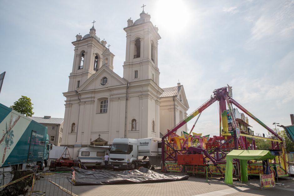 Pasityčiojimas: per Mišias bažnyčioje burzgia atrakcionai