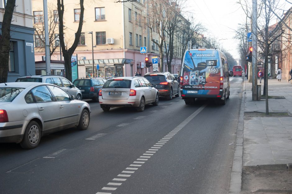 Chaotiškas eismas Kęstučio gatvėje erzina vairuotojus