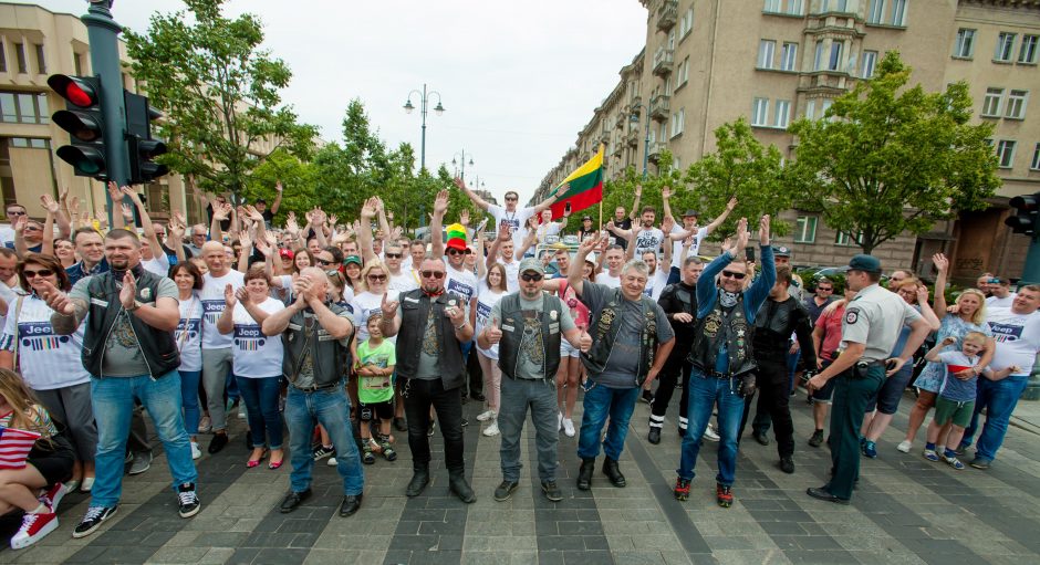 „Jeep“ gerbėjai Lietuvai dovanojo tautišką rekordą