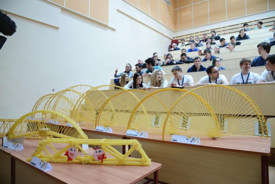 Makaronų tiltų statytojams – kelialapis į čempionatą Vengrijoje
