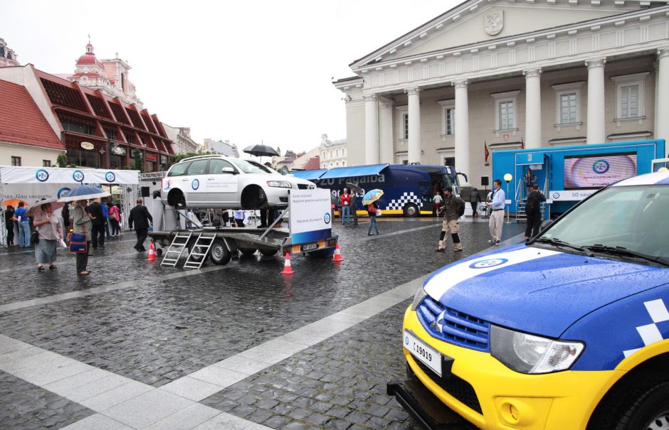 Adrenalino vairuotojams įliejęs „Saugaus kelio parkas“ kelionę po Lietuvą baigia Vilniuje