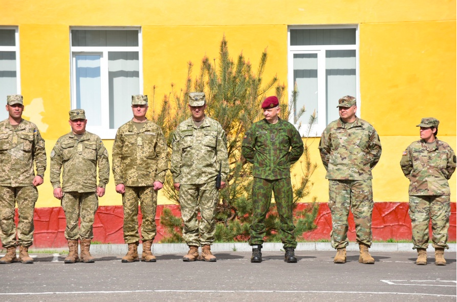 Lietuvos kariuomenės instruktoriai pradėjo Ukrainos karių mokymo misiją