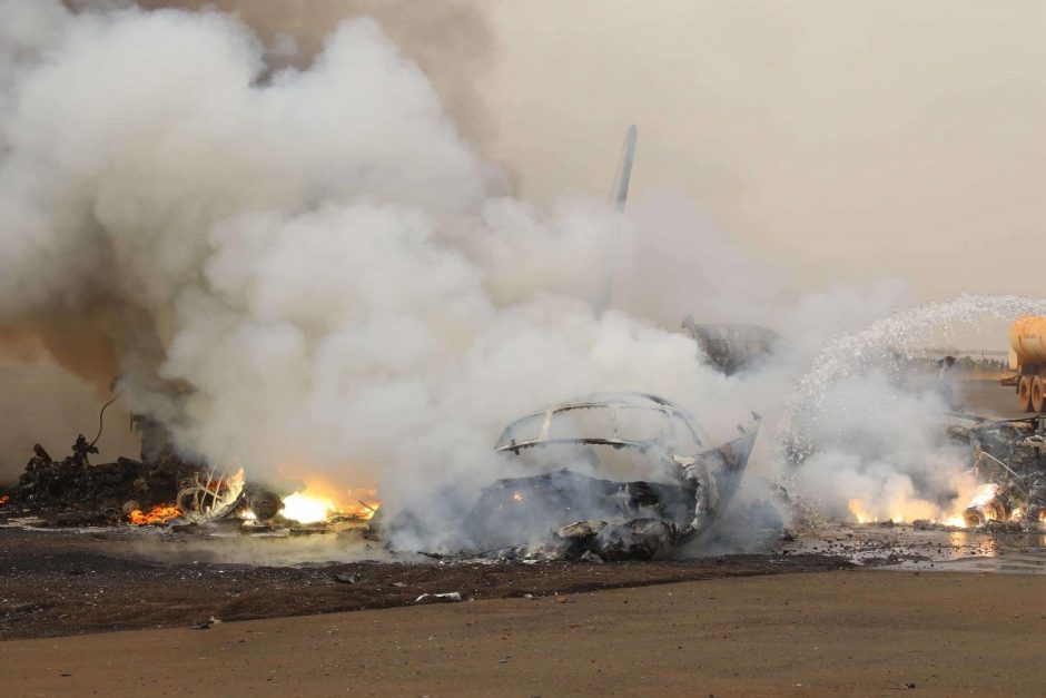Pietų Sudane leisdamasis sudužo keleivinis lėktuvas