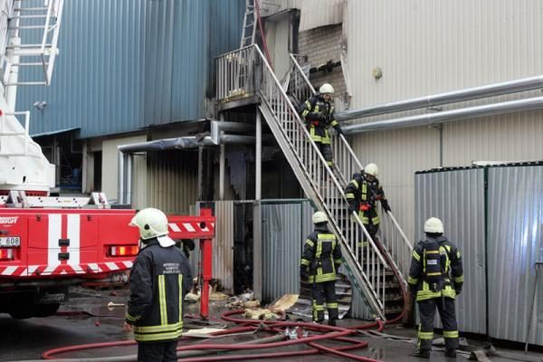 Kilus gaisrui Verslo trikampyje, evakuoti žmonės (papildyta)