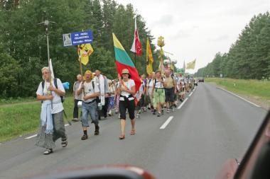 Į Vilnių atvykstantys piligrimai savo žygį skiria Lietuvos nepriklausomybei