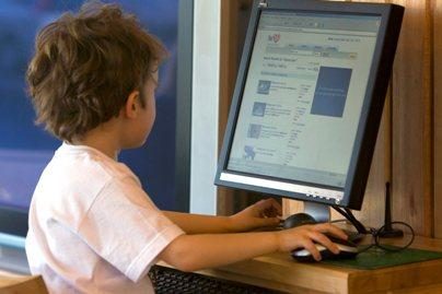 „Microsoft“: 46 proc. vaikų internete atvirauja su nepažįstamaisiais (papildyta)