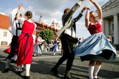 Vilniaus Rotušės aikštėje – šokių filmavimas