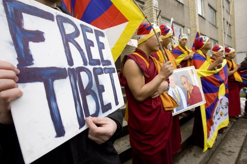 Vilniuje renkami parašai dėl paramos Tibetui