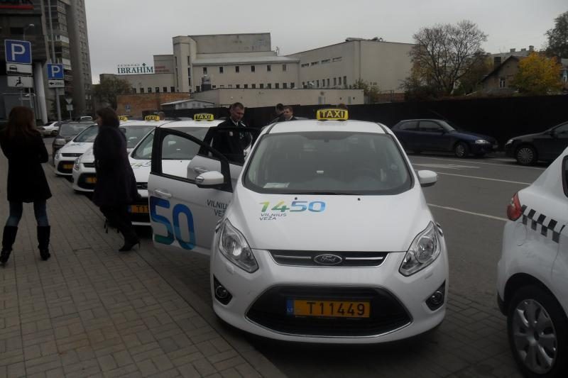 Vilniaus taksistai žada oro uosto boikotą