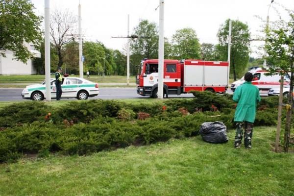 Vilniuje į šulinį įkrito automobilių žiedu bandęs eiti vyras