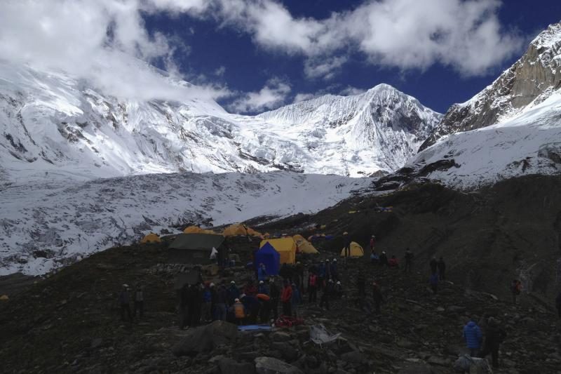 Nepale per sniego griūtį žuvo devyni alpinistai, dar septyni dingo
