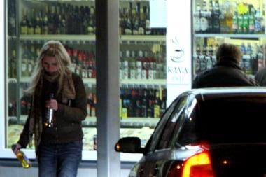Seimas pasigailėjo kioskų - leido prekiauti silpnaisiais alkoholiniais gėrimais