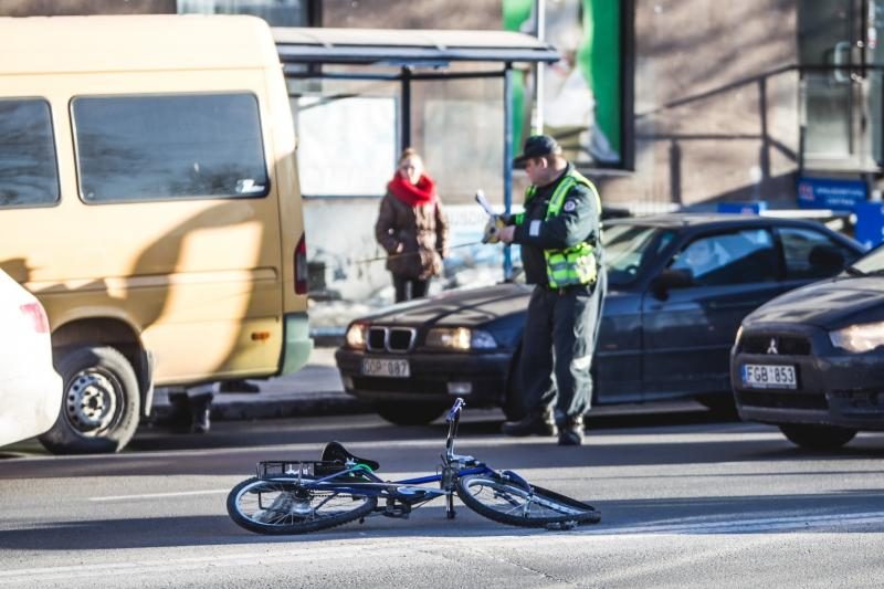 Savanorių prospekte BMW partrenkė 12-metę dviratininkę