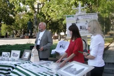 Baltųjų Vilniaus stulpų atkūrimui paremti – simboliniai marškinėliai