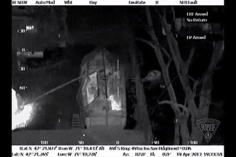 Bostono teroristų gaudynės: unikalūs šilumine kamera filmuoti vaizdai