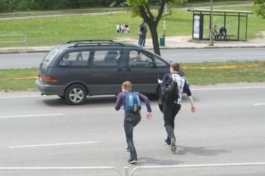 Perėją į „Akropolį“ panaikino - žmonės tebeeina