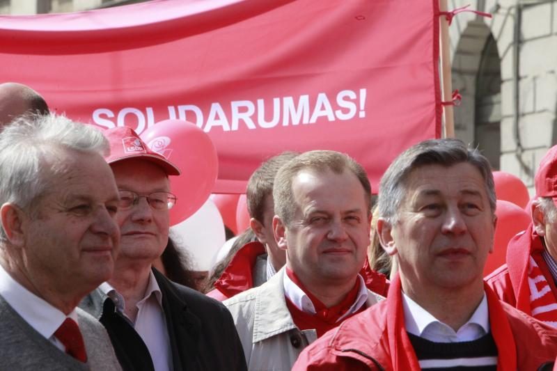 Darbo dienos proga šimtai žmonių dalyvavo eitynėse Vilniaus centre