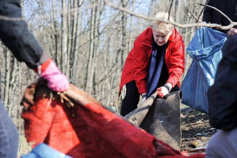 „Darom 2012“: Prezidentės „laimikis“ - meškerė, batai ir džinsai