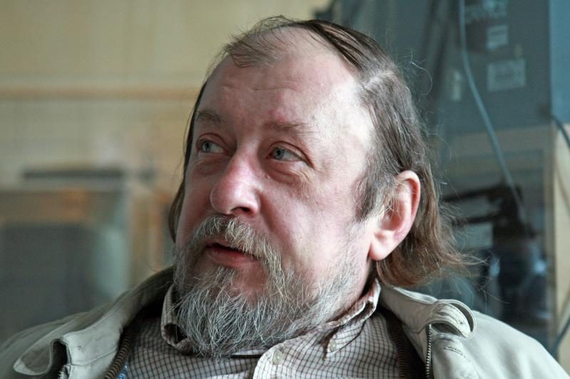 Mirė poetas Valdemaras Kukulas 