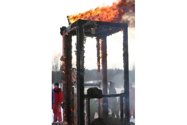 „Antis“ žiemą vijo sudegindama kiaušingalvio paminklą