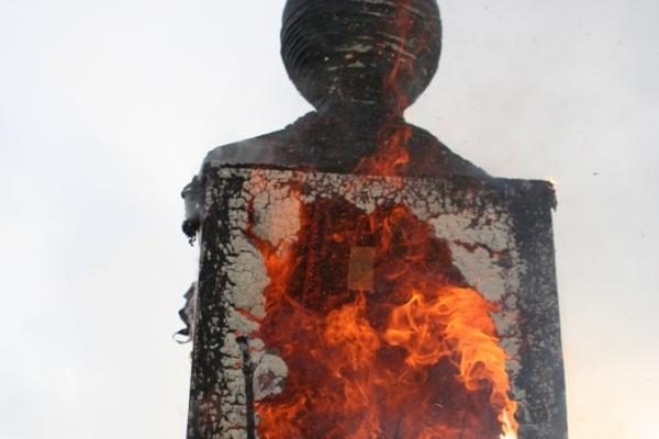 „Antis“ žiemą vijo sudegindama kiaušingalvio paminklą