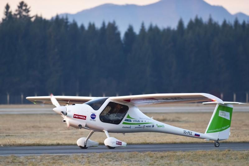 Pilotas į rekordinį skrydį aplink pasaulį leidosi 350 kg lėktuvėliu