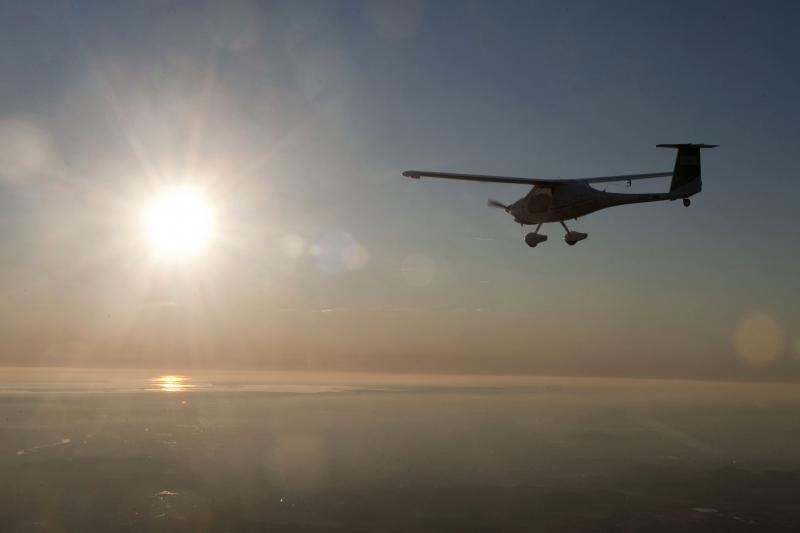 Pilotas į rekordinį skrydį aplink pasaulį leidosi 350 kg lėktuvėliu