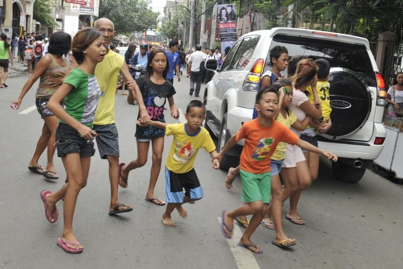 Filipinuose per 6,8 balo žemės drebėjimą žuvo 13 žmonių
