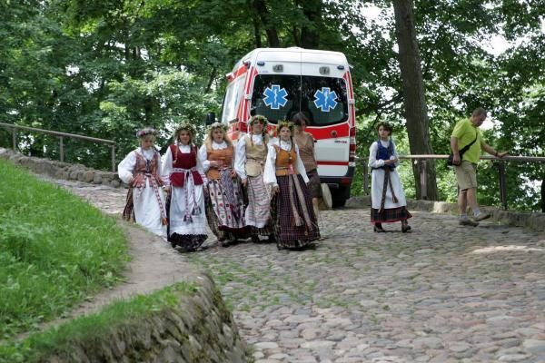 Dainų šventėje - pirmosios aukos: lenkų turistei lūžo koja (papildyta)