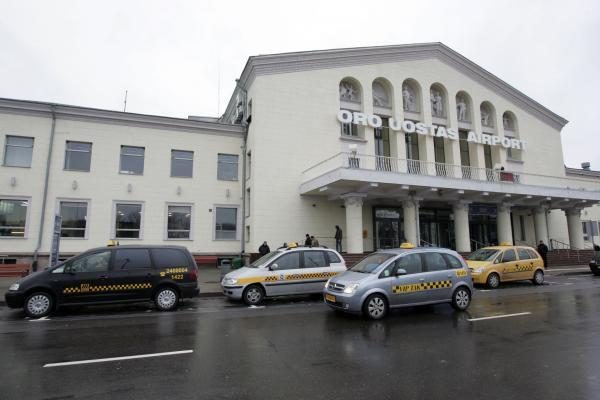 Vilniaus oro uostas tramdys    taksistus