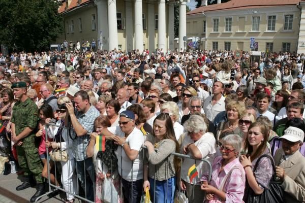 Lietuva iškilmingai atvėrė naujo tūkstantmečio duris (papildyta)
