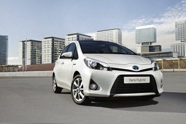 Pirmos oficialios „Toyota Yaris Hybrid“ nuotraukos