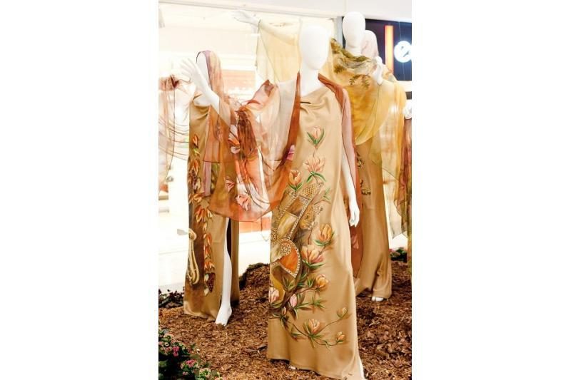 Pristatoma Ramutės Stakėnienės suknelių kolekcija 