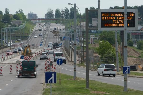Draudžiamas transporto eismas Lazdynų tiltu (schema)