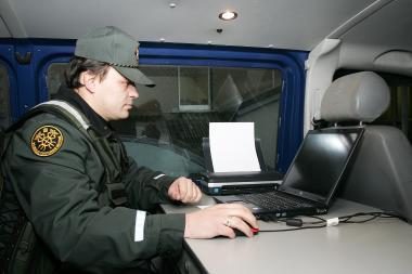 Baltarusio autofurgone aptikta gudriai įrengta slėptuvė