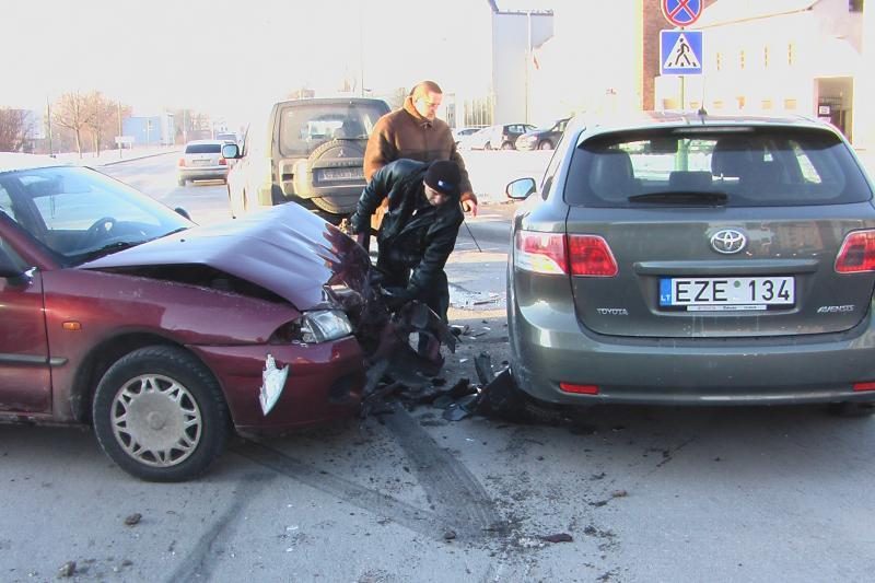Avarijoje Klaipėdoje sudaužytas naujas pasieniečių automobilis