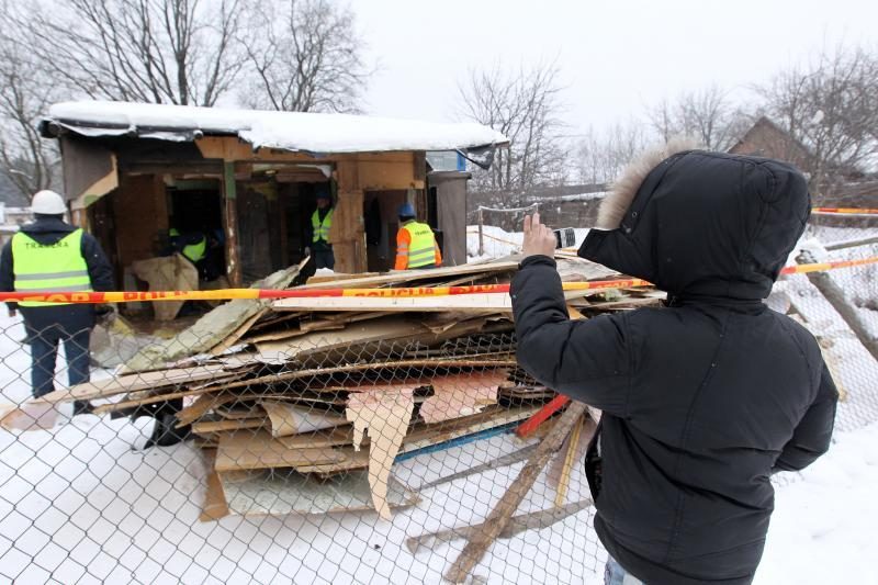 Vilniaus tabore griaunami nelegalūs statiniai 