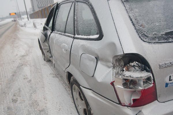Vilniuje automobilio nesuvaldžiusi moteris suniokojo stotelę
