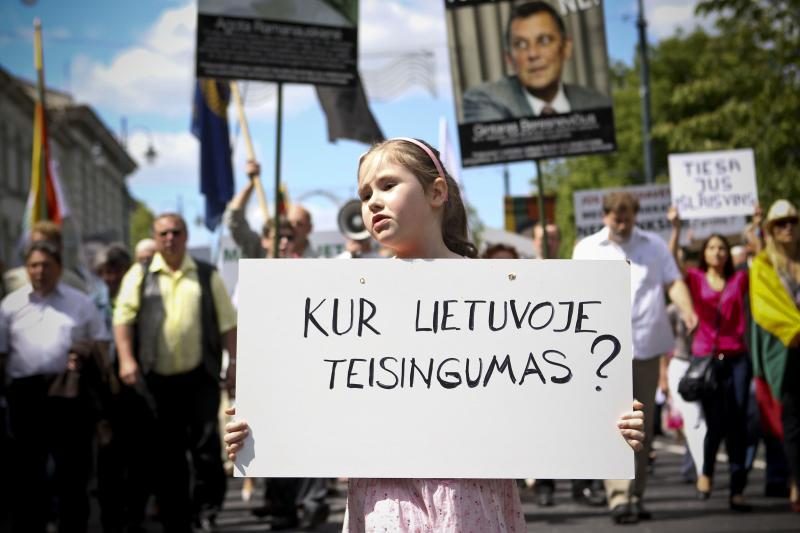 N.Venckienę palaikantys žmonės Vilniuje šaukėsi „tautos teismo“