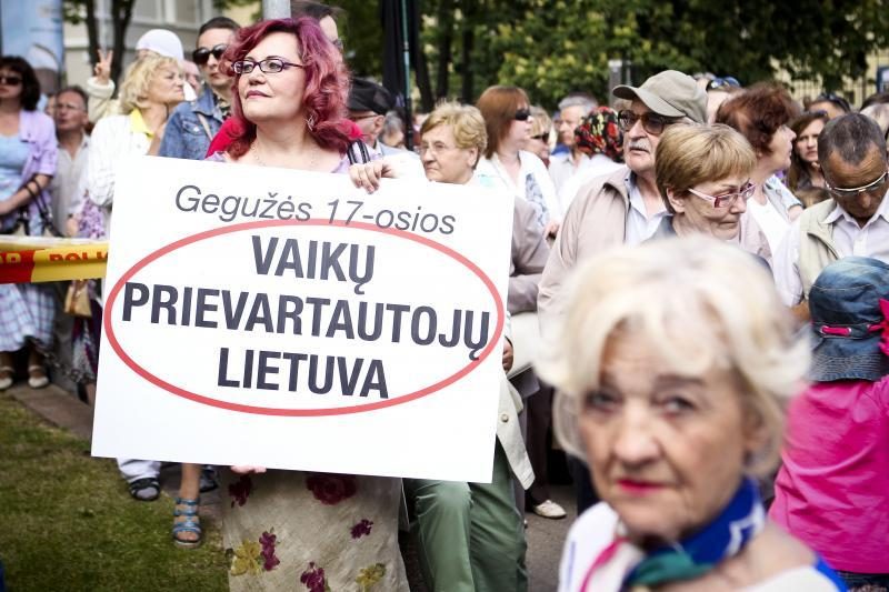 N.Venckienę palaikantys žmonės Vilniuje šaukėsi „tautos teismo“