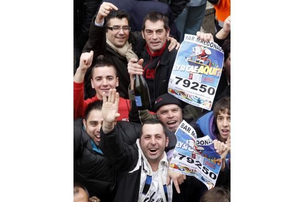Ispanijoje išdalyti „riebiausios“ pasaulyje loterijos prizai