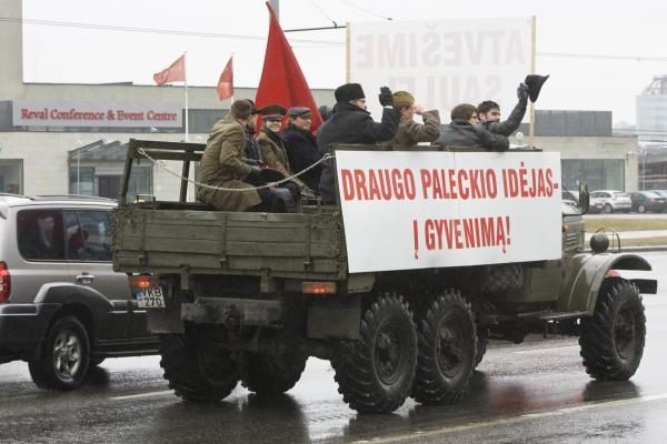 Frontas mitingavo, jaunimas - šaipėsi (papildyta)