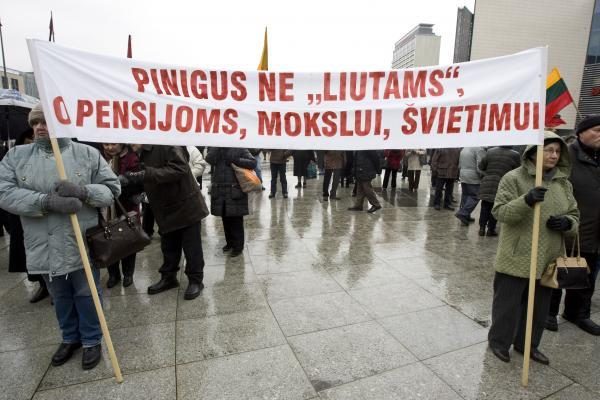 Frontas mitingavo, jaunimas - šaipėsi (papildyta)